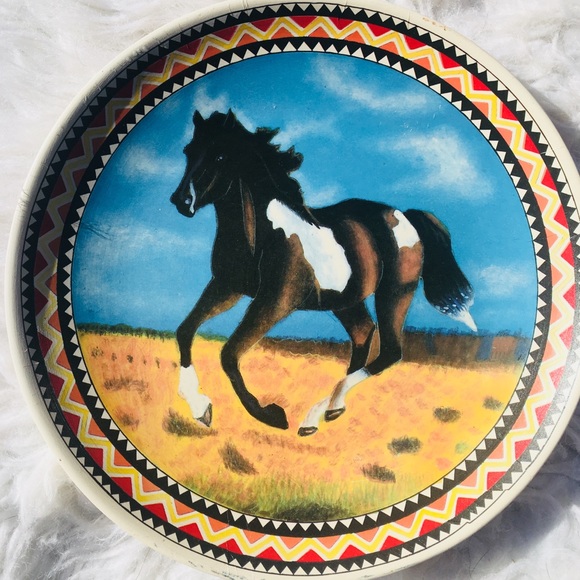 Vintage horse decor plates!🐴 - Picture 3 of 4